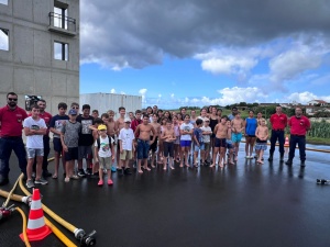 Visita de Jovens ao Quartel dos Bombeiros Voluntários do Faial no Âmbito do Projeto "Juntas@ Férias Curtidas"!