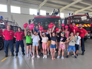 Bombeiros do Faial recebem crianças em atividade especial da “Semana das Profissões”.
